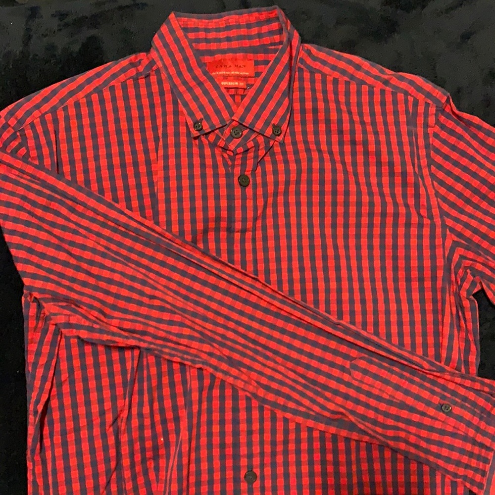 Zara Super slim checkered button down
.